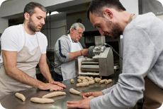 صرفه جویی مصرف نان معادل ۴۰ میلیون نفر با هوشمندسازی یارانه  آرد/ امکان خرید اقساطی با کارت بانکی در نیمه دوم ۱۴۰۳