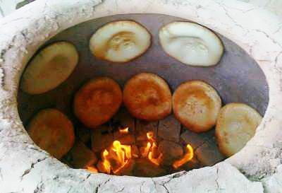 «تنورخانه نان ایران» در قُم با آرد اداره کل غله استان روشن شد/ آرد و نان زوّار جمکران تأمین شد