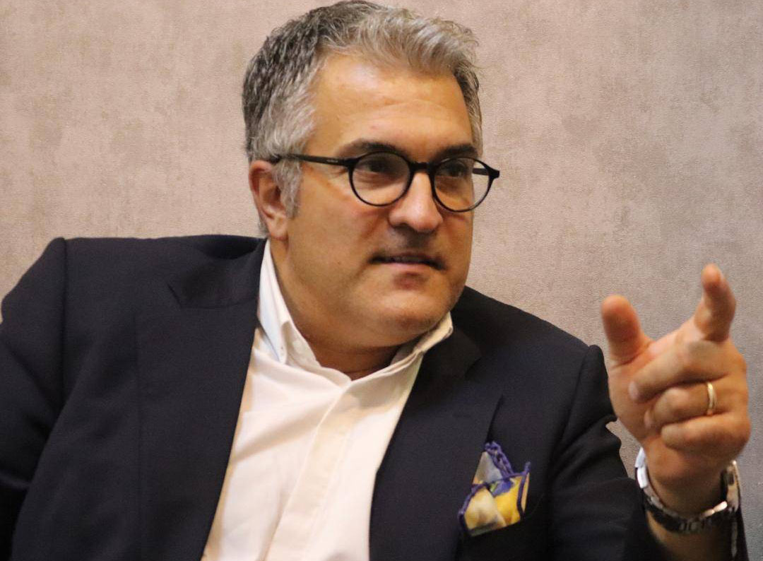 در کنار یکدیگر برای نان ایران تلاش می کنیم 