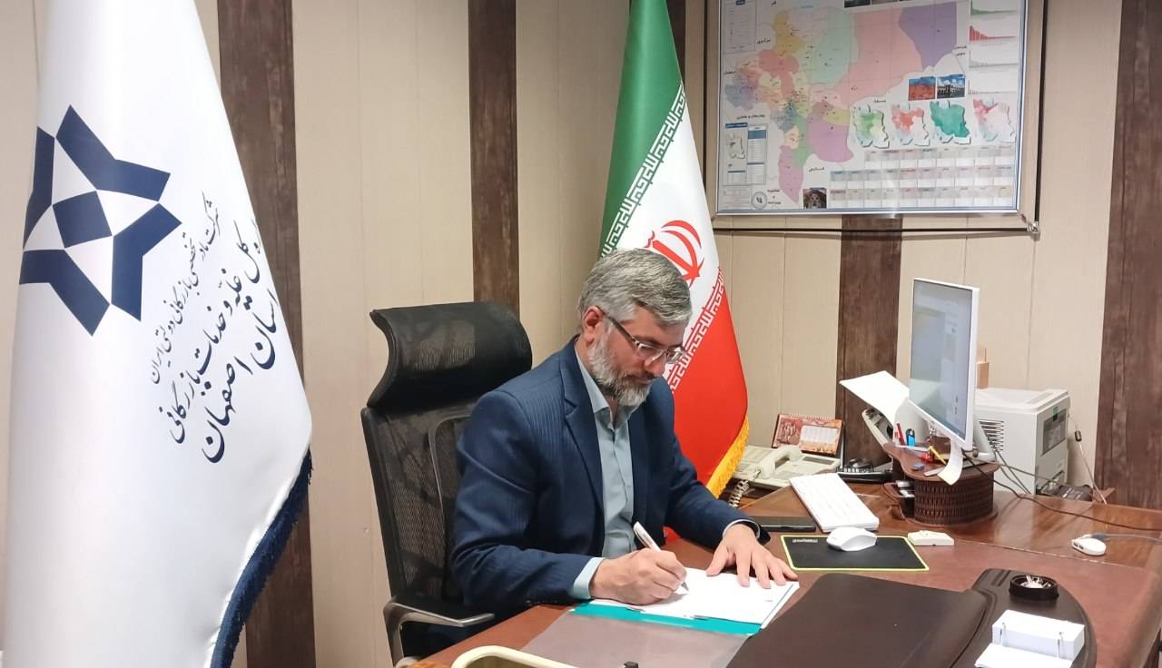 خرید نیمی از گندم ((نصف جهان)) در اردستان