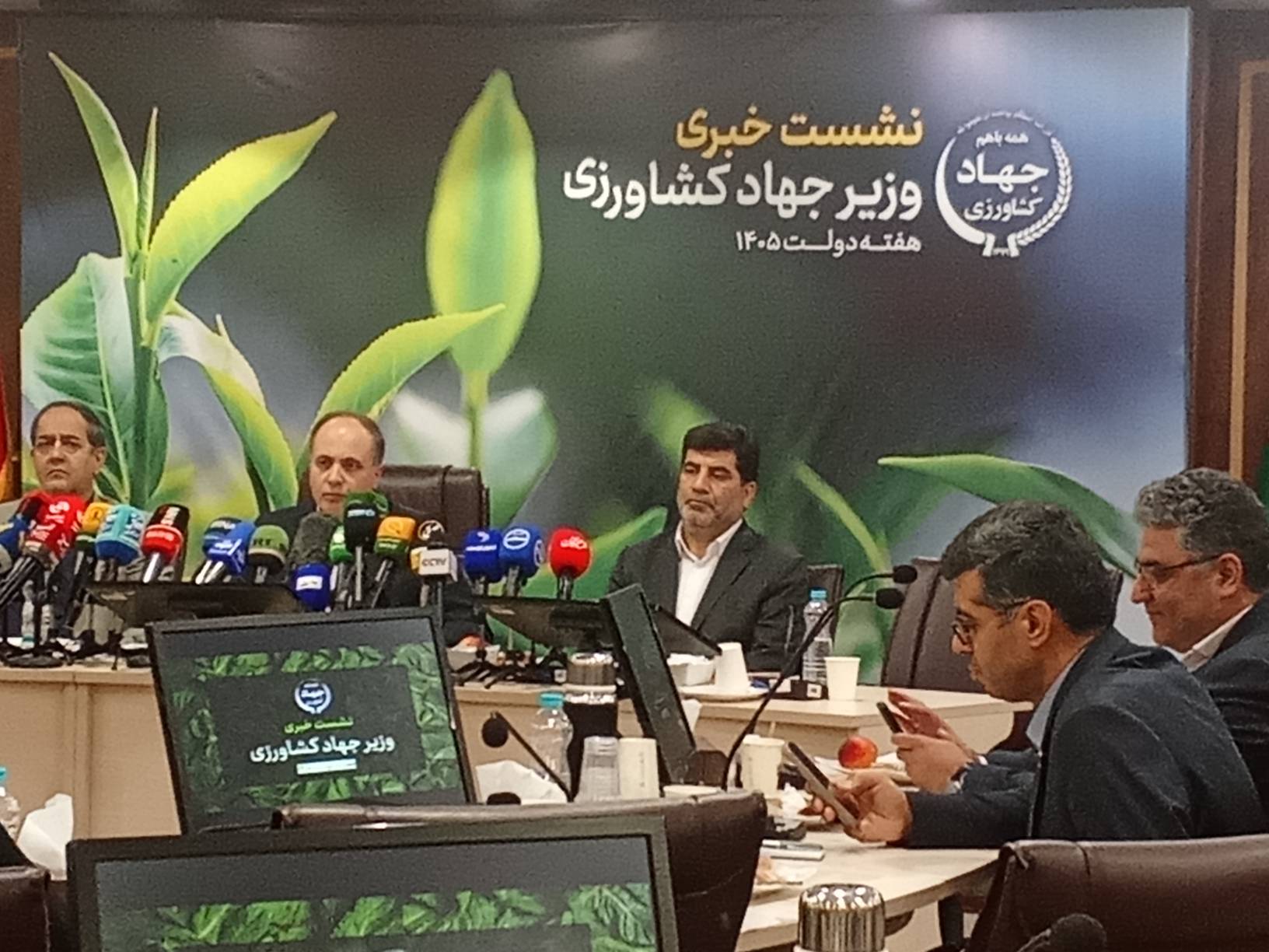 در حوزه آرد مشکلی نداریم/ شکر چند قدم تا خودکفایی فاصله دارد 